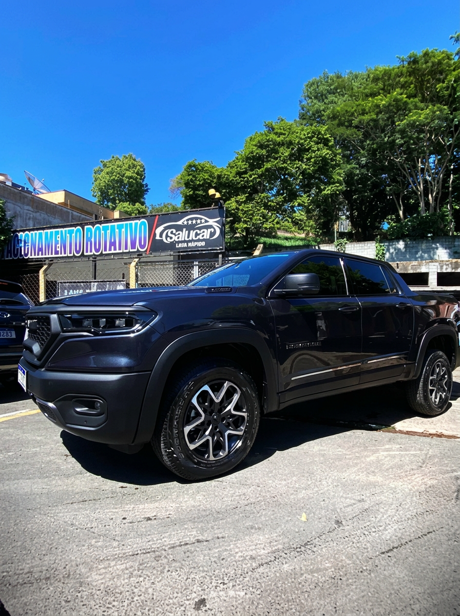 Ram Rampage preta na frente da SALUCAR.LAVARAPIDO em Mogi Guaçu